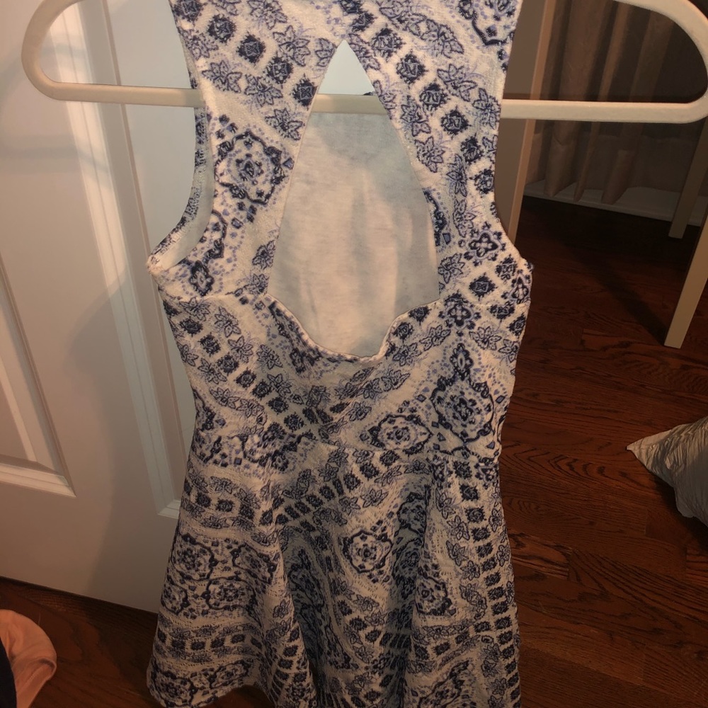 Dress - Picture 3 of 4